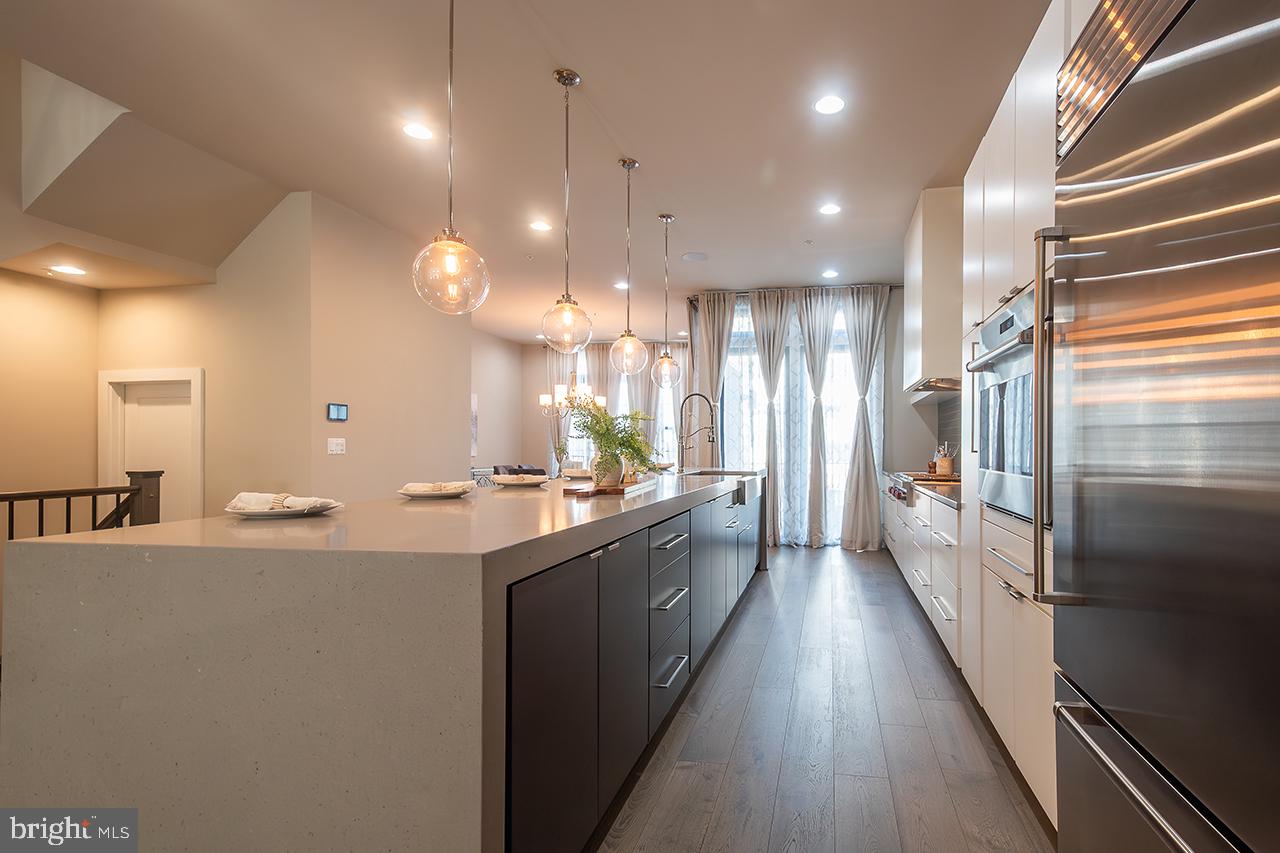 ONE LOUDOUN - Residential