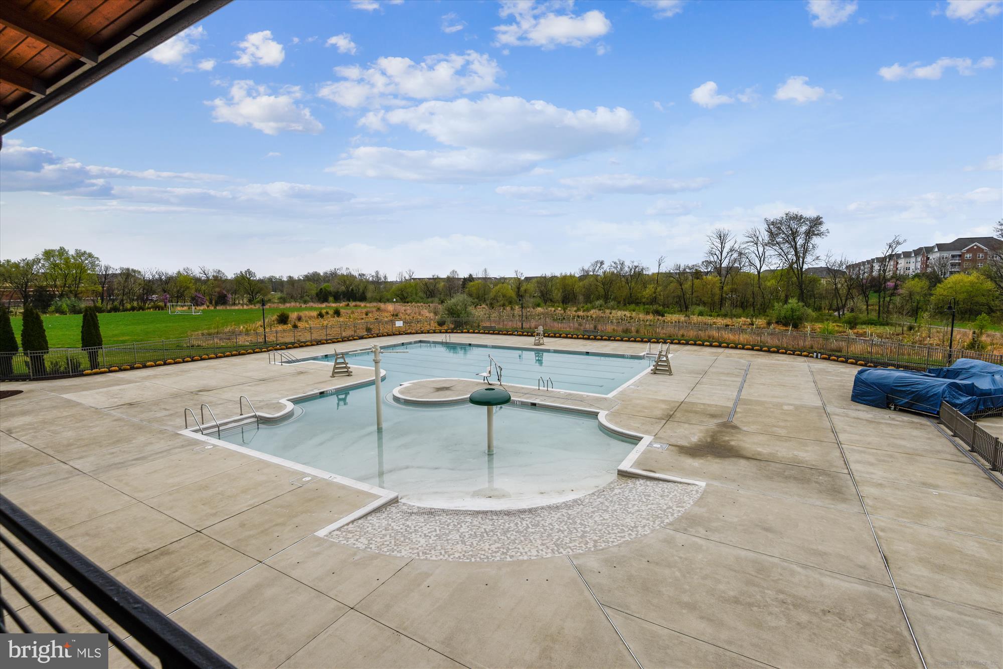 ONE LOUDOUN - Residential