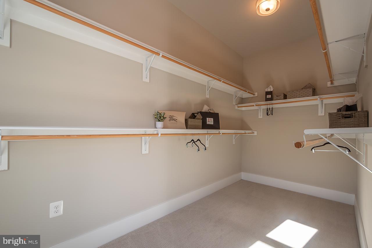 ONE LOUDOUN - Residential