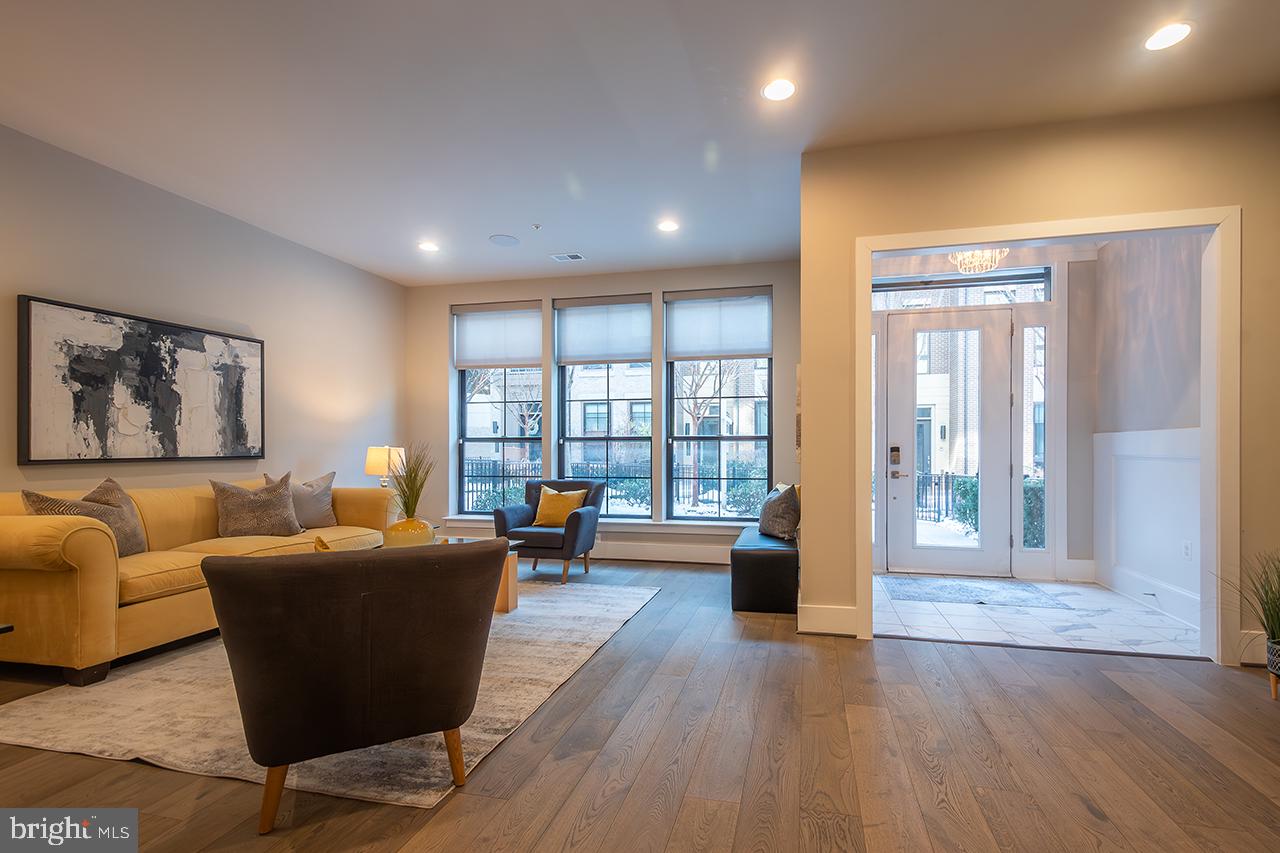 ONE LOUDOUN - Residential