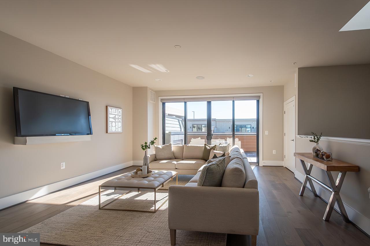 ONE LOUDOUN - Residential