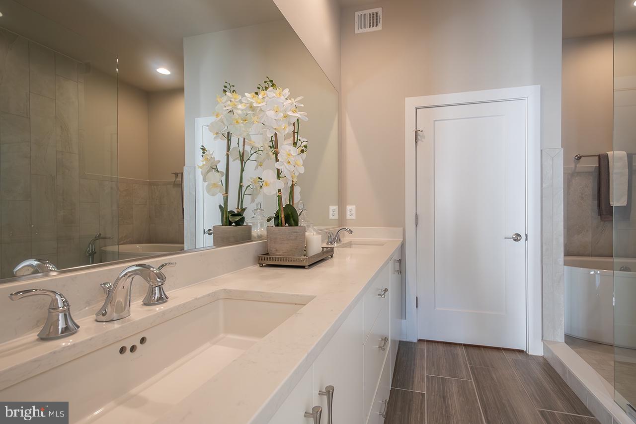 ONE LOUDOUN - Residential