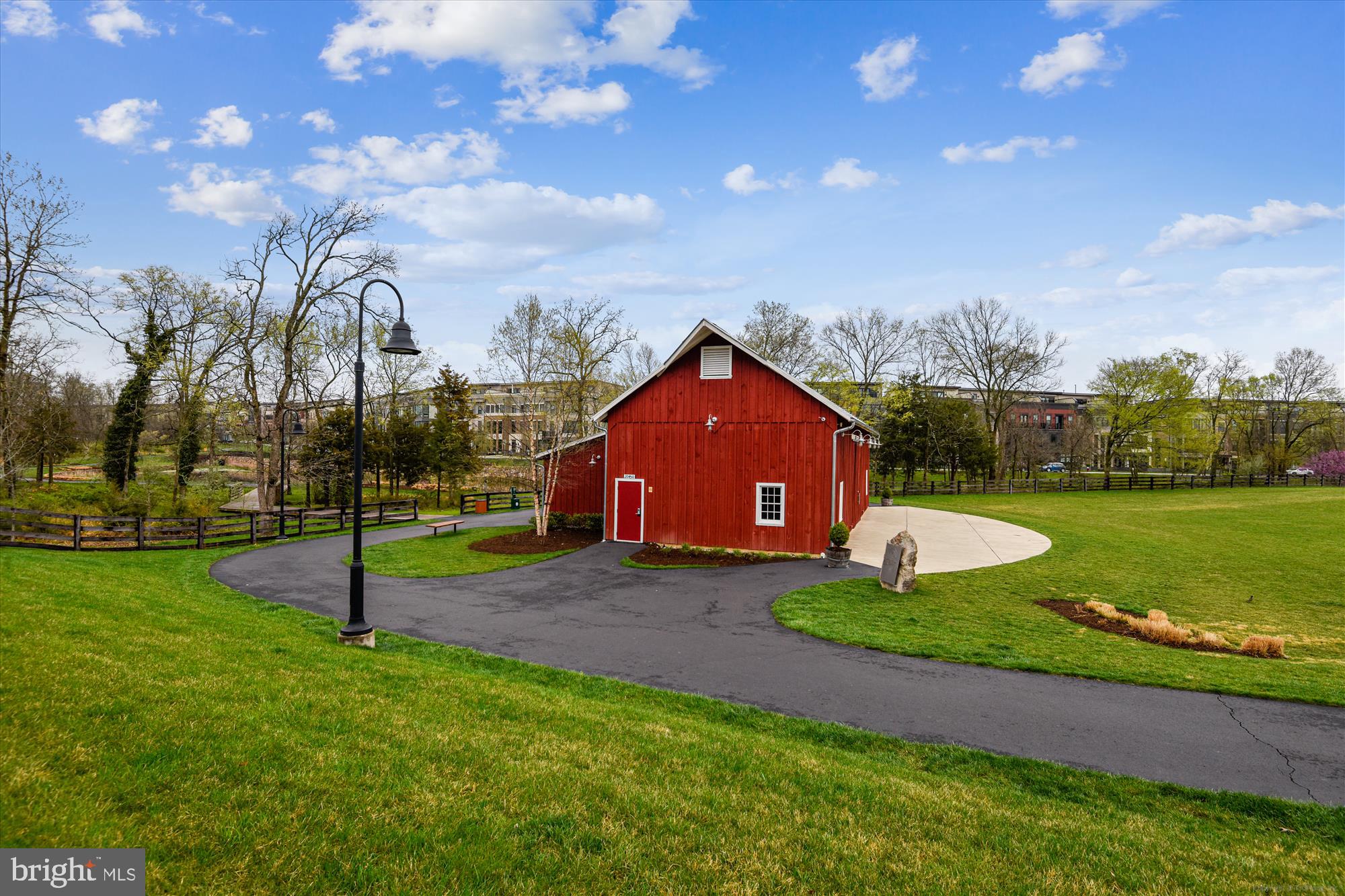 ONE LOUDOUN - Residential