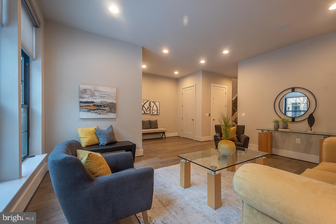 ONE LOUDOUN - Residential