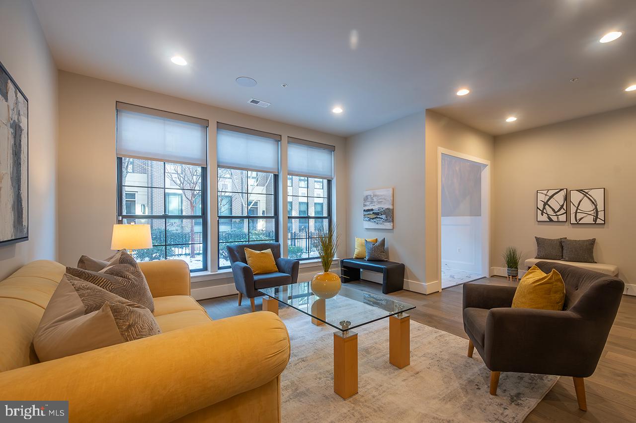 ONE LOUDOUN - Residential