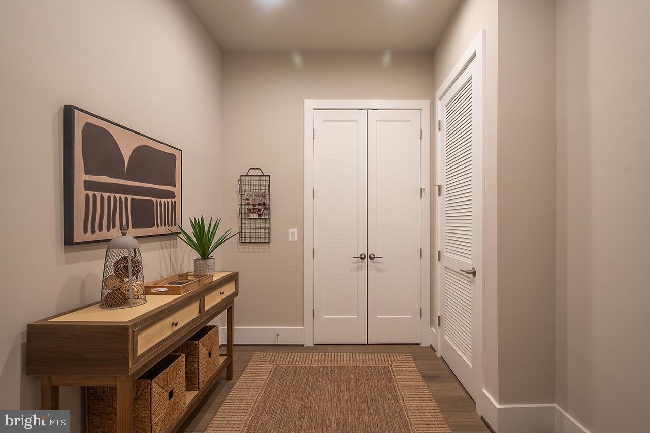 ONE LOUDOUN - Residential