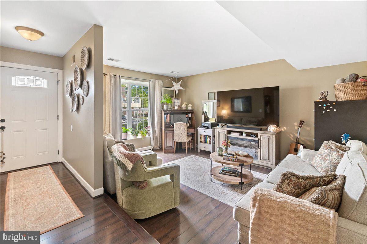 GLADE TOWN - Residential