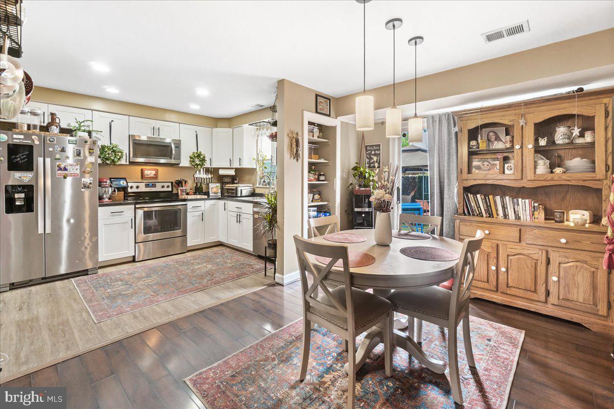 GLADE TOWN - Residential