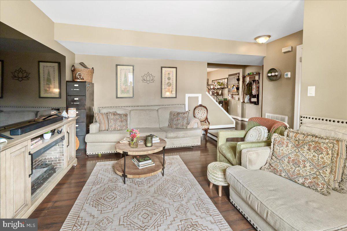 GLADE TOWN - Residential