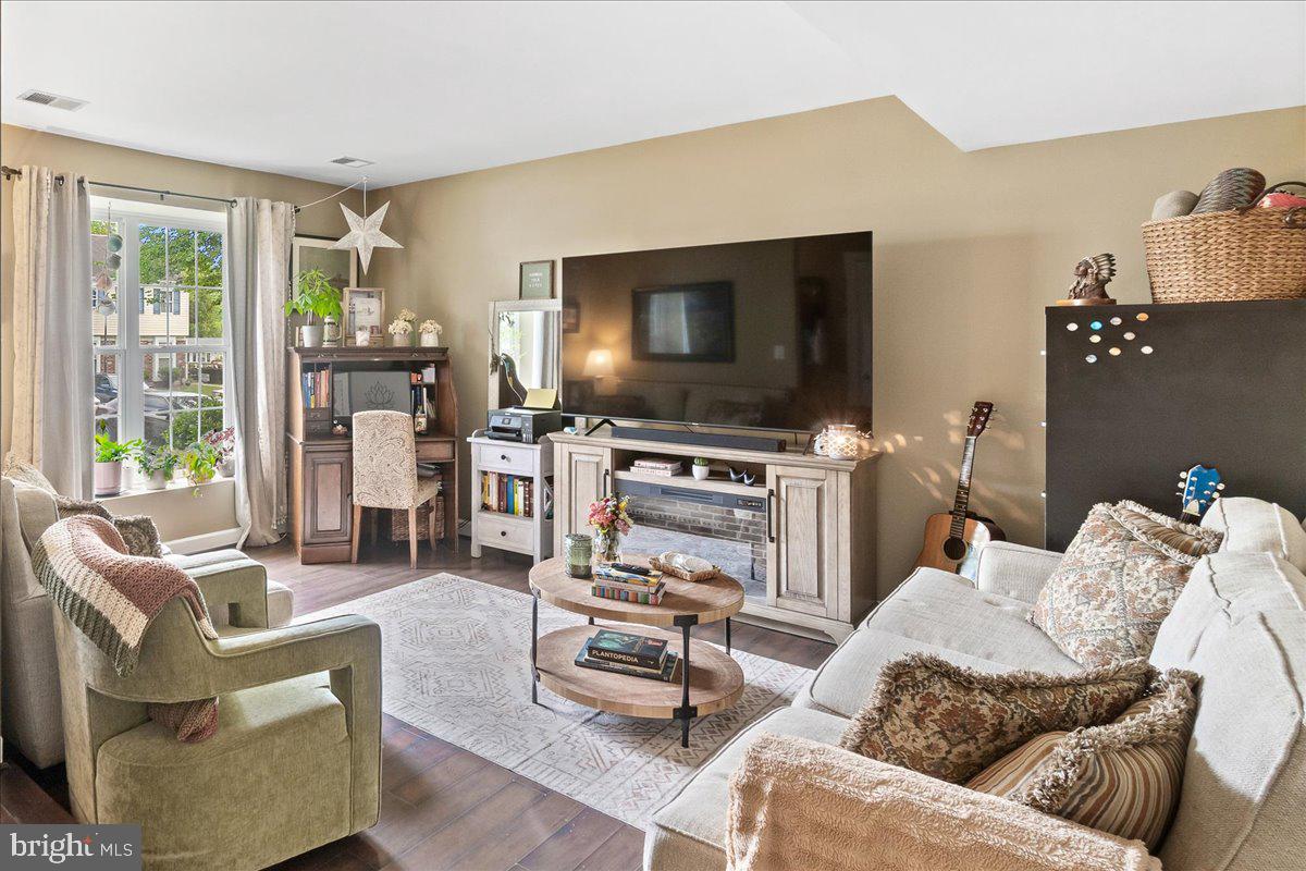 GLADE TOWN - Residential