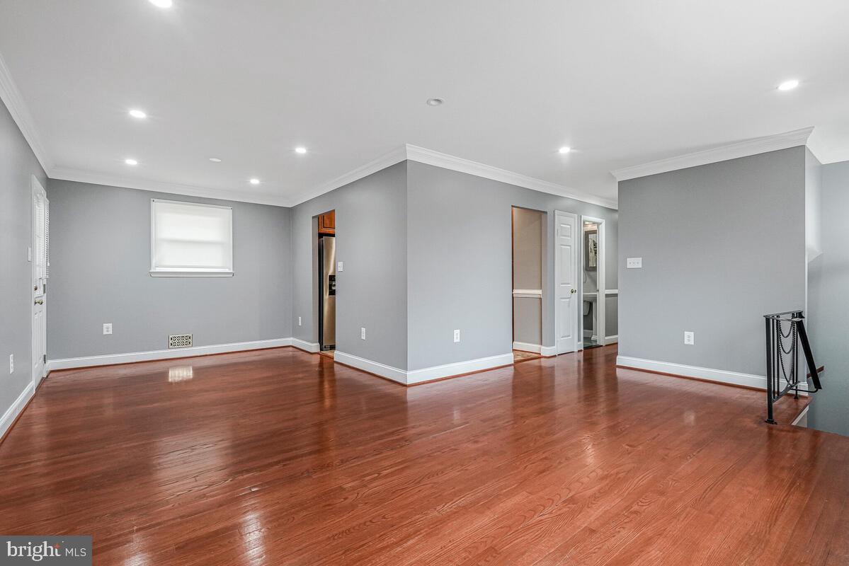 CRESTVIEW MANOR - Residential Lease