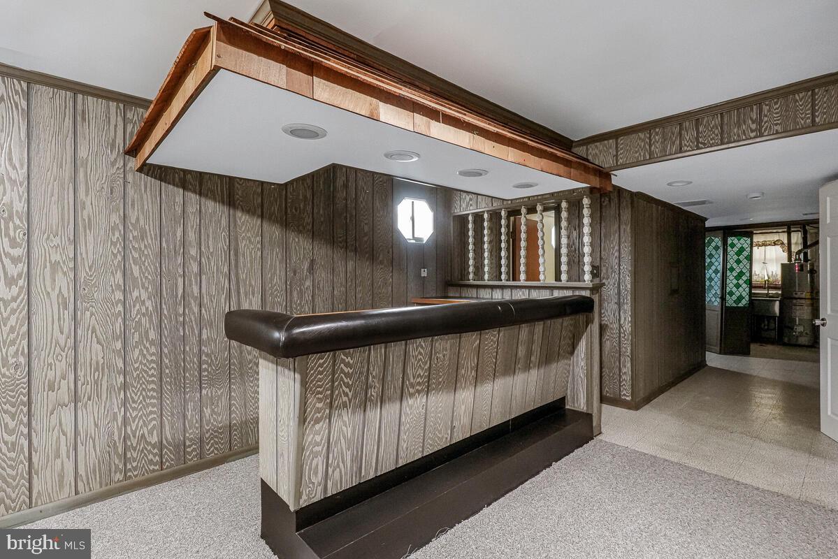 CRESTVIEW MANOR - Residential Lease