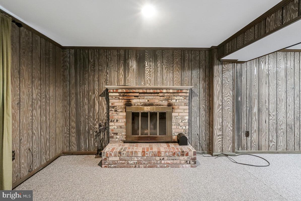 CRESTVIEW MANOR - Residential Lease