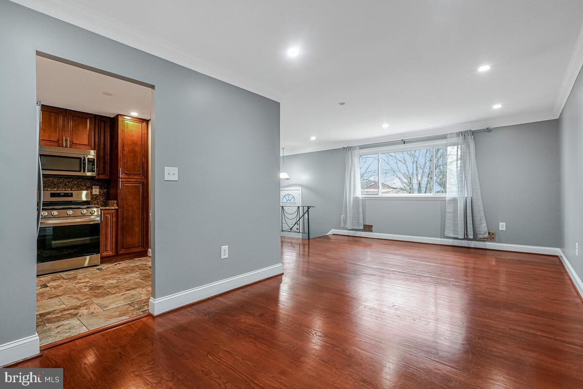 CRESTVIEW MANOR - Residential Lease