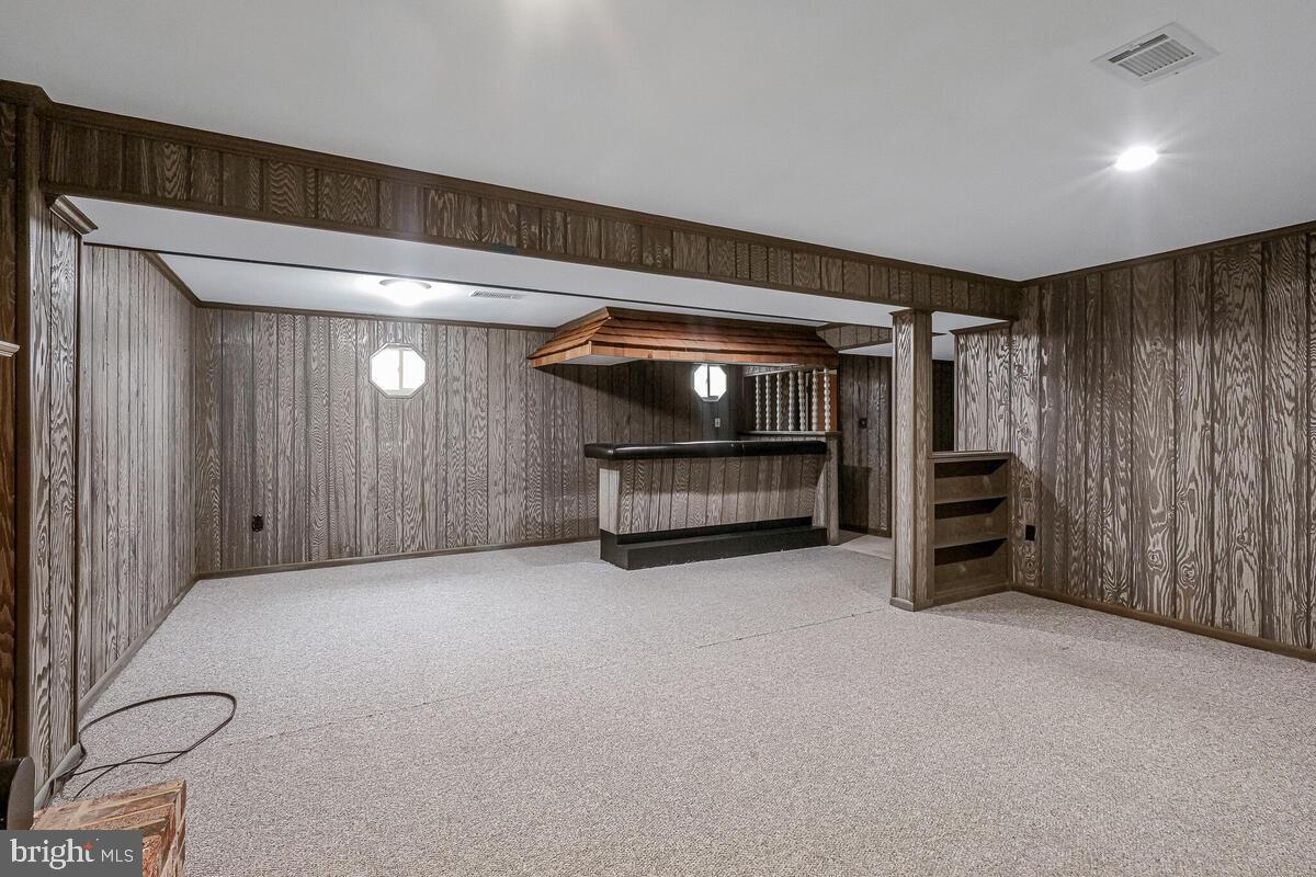 CRESTVIEW MANOR - Residential Lease