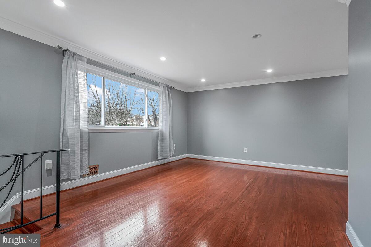 CRESTVIEW MANOR - Residential Lease