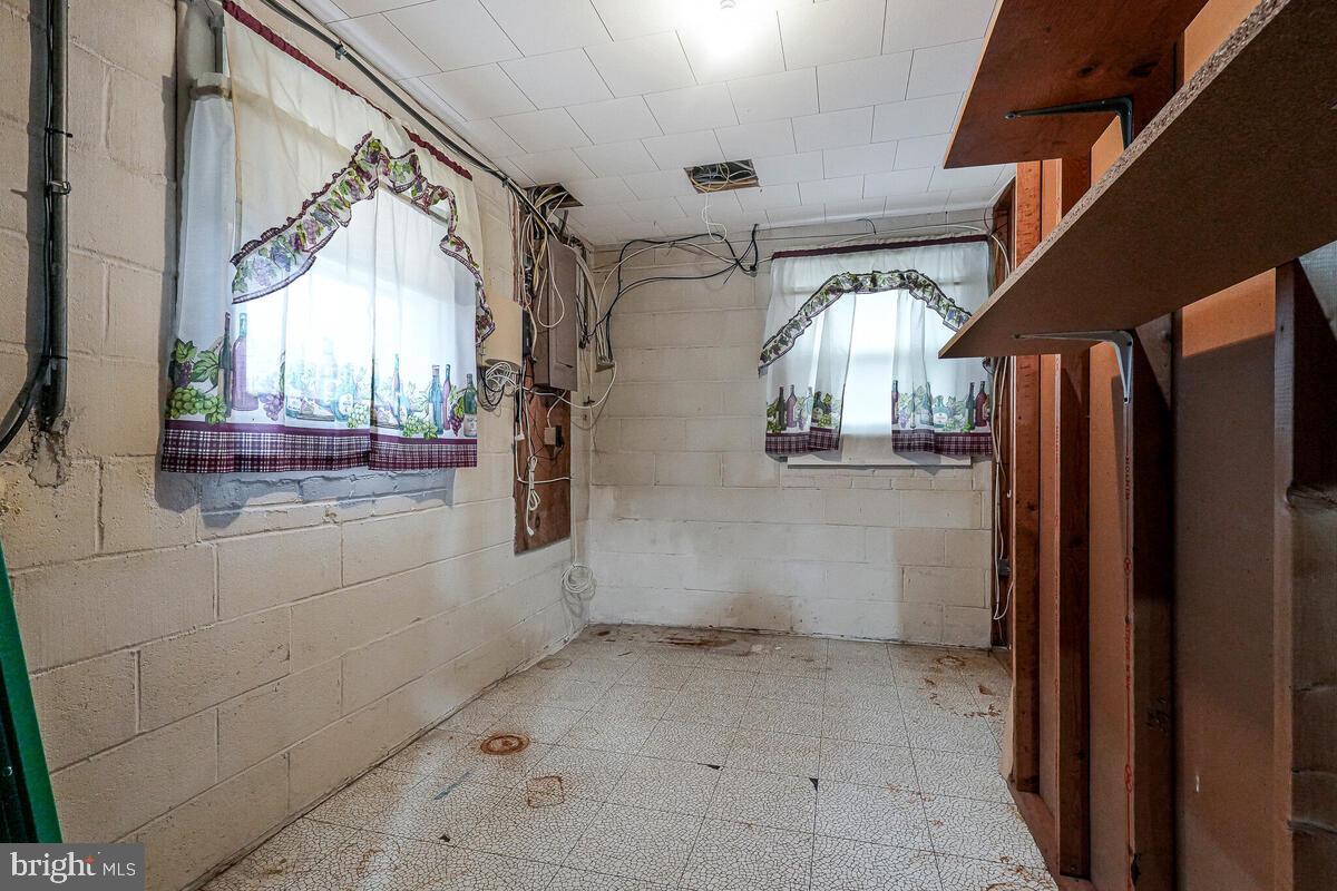 CRESTVIEW MANOR - Residential Lease