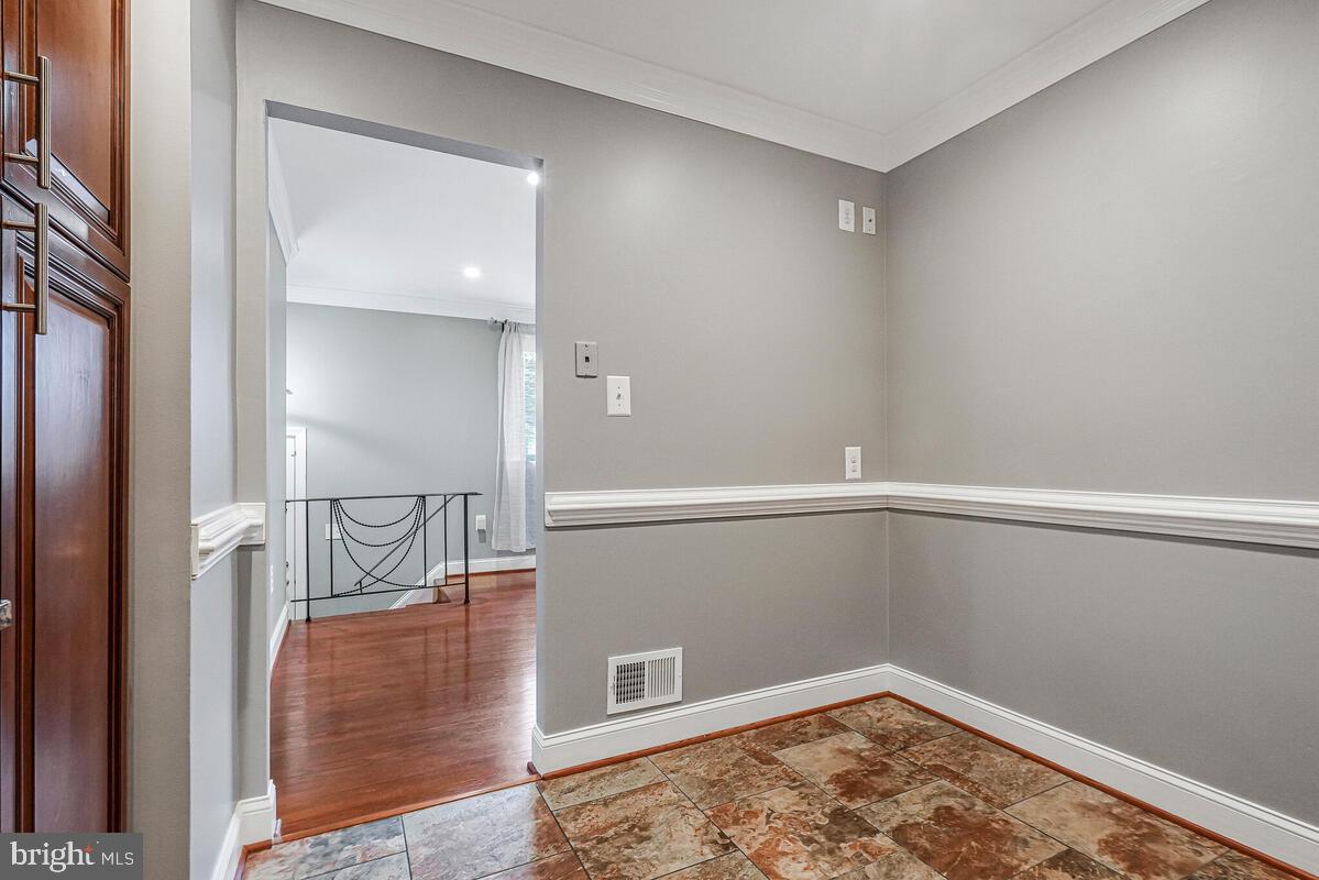 CRESTVIEW MANOR - Residential Lease