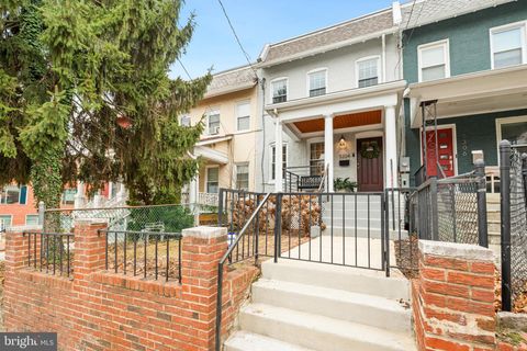 Photo of 5304 8th Street NW, WASHINGTON, DC 20011 (MLS # DCDC2239290)