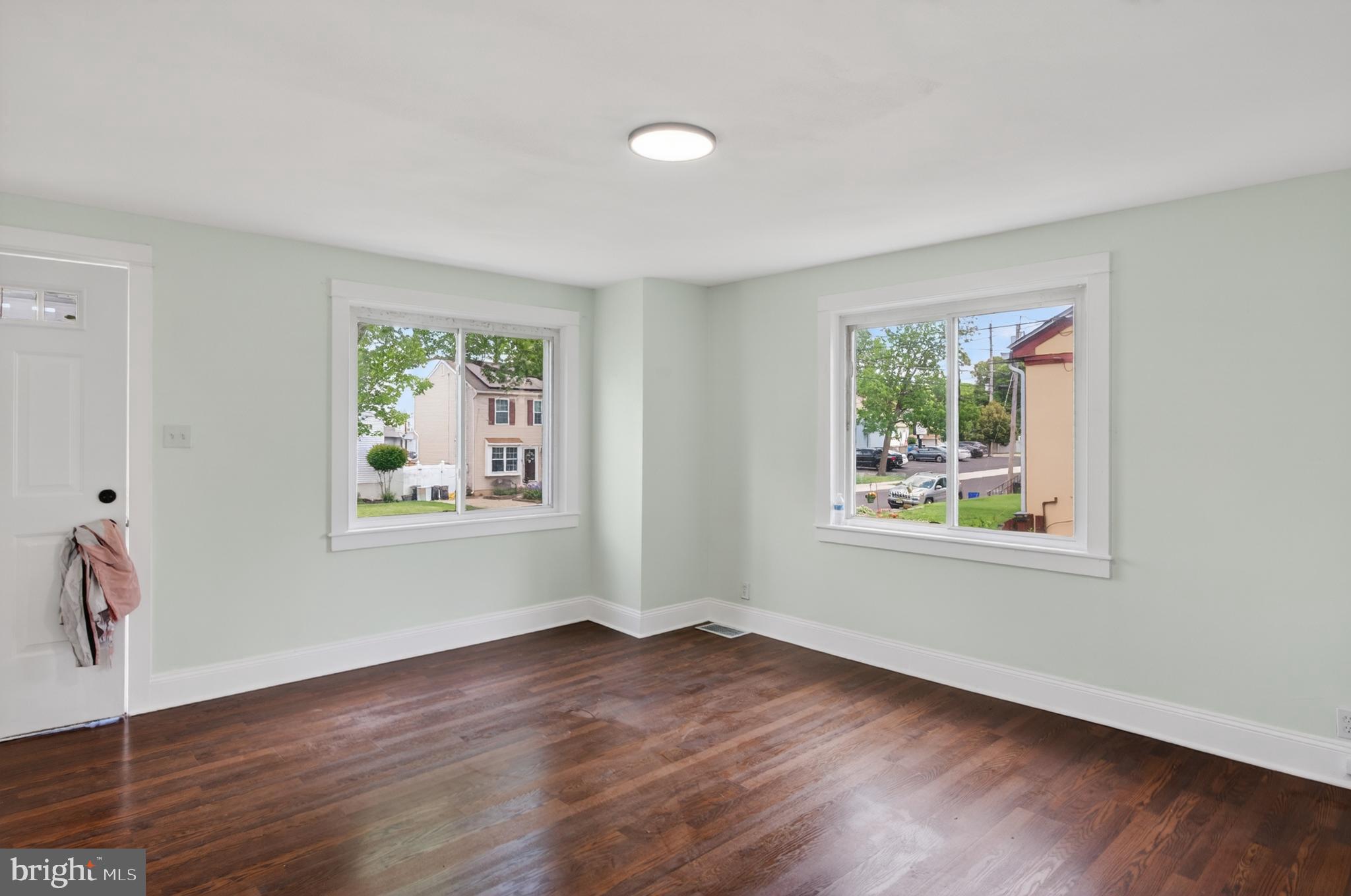 22 W 4TH AVENUE