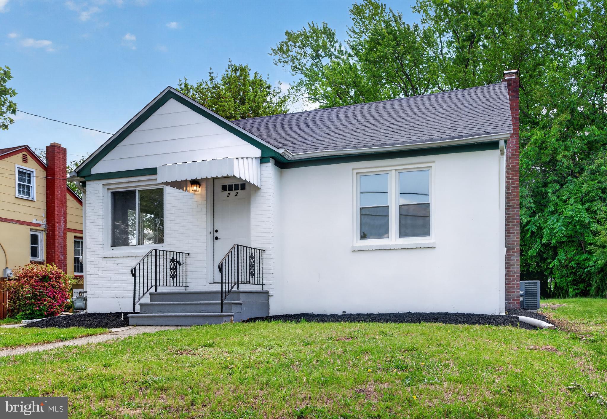 22 W 4TH AVENUE