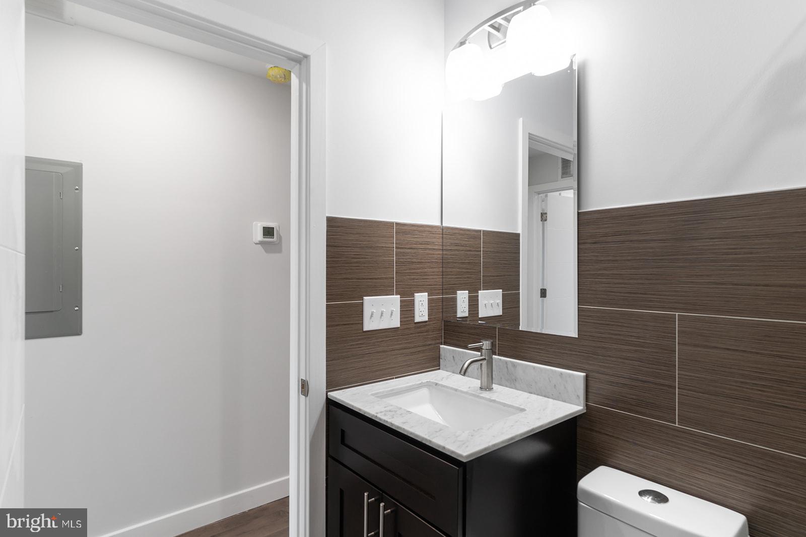 NORRIS SQUARE - Residential Lease