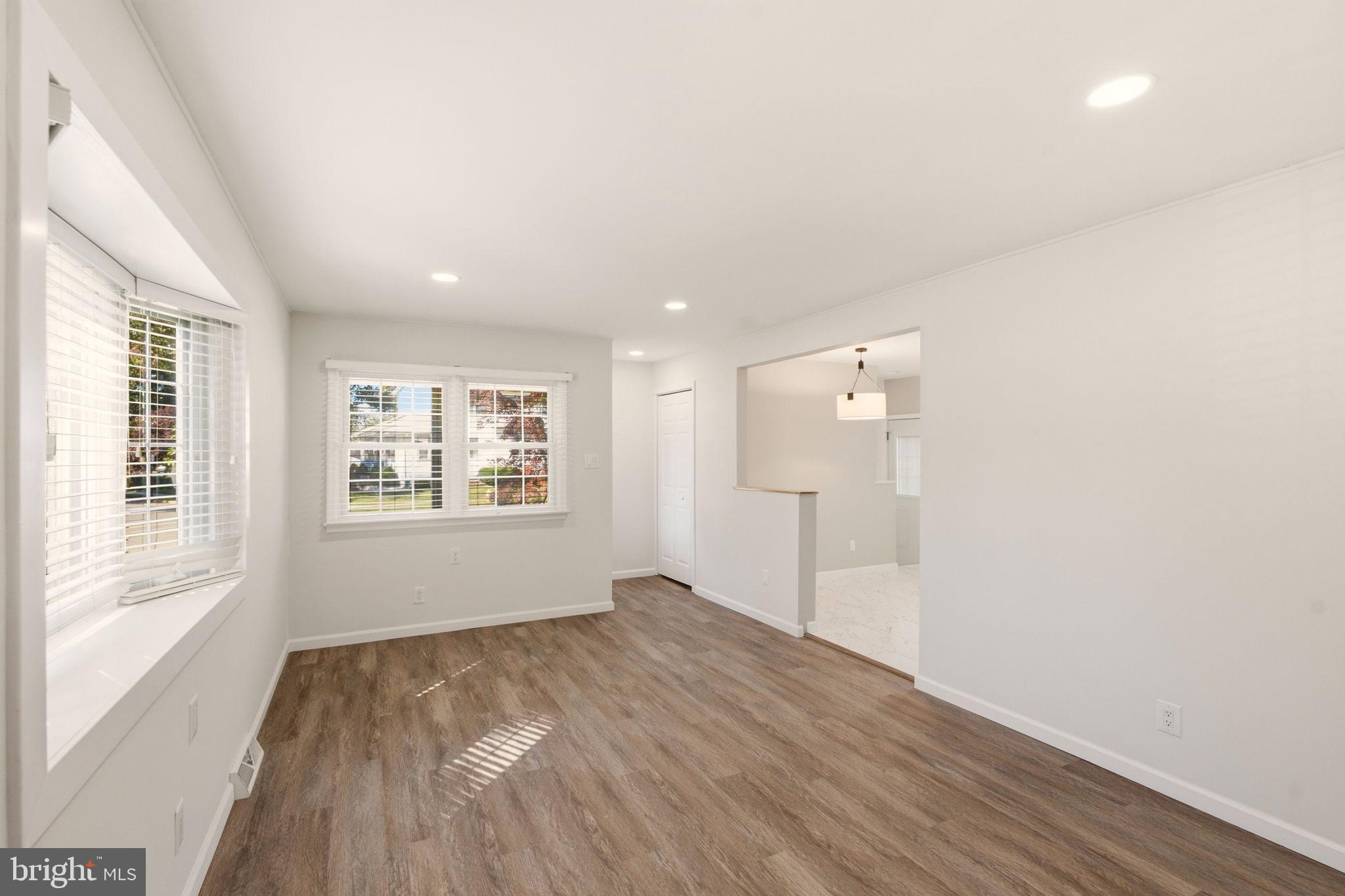208 CEDAR AVENUE W