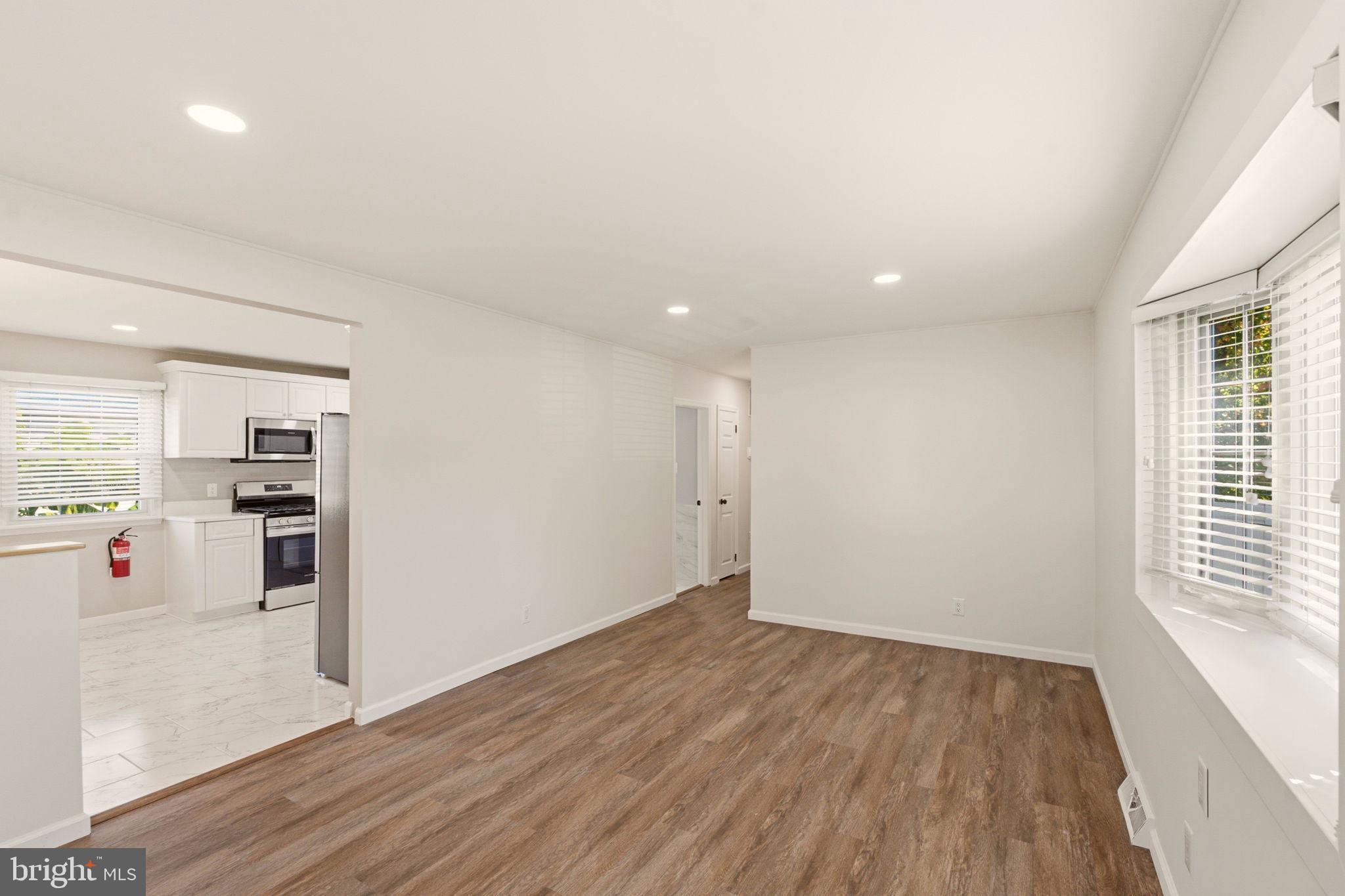 208 CEDAR AVENUE W