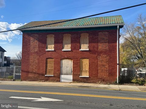 Photo of 814 Queen Street N, MARTINSBURG, WV 25404 (MLS # WVBE2046702)