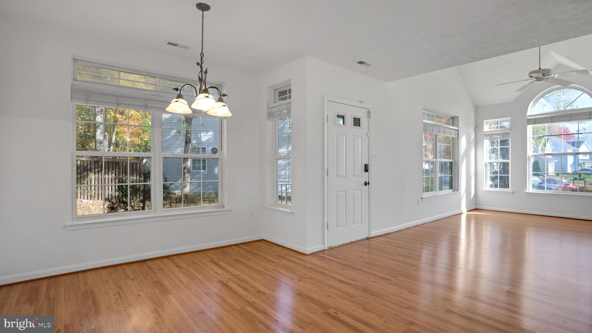 ST CHARLES SUB - HAMPSHIRE - Residential Lease