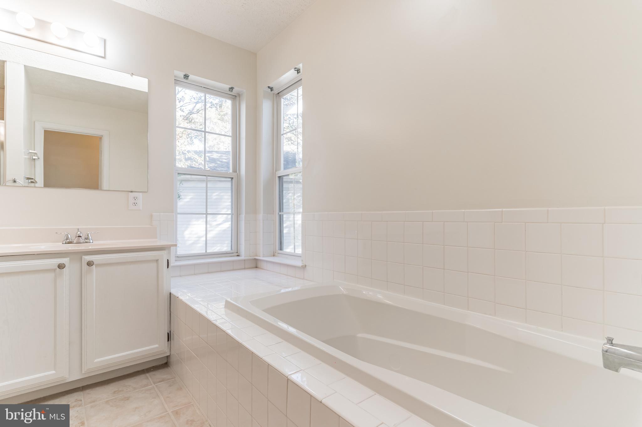 ST CHARLES SUB - HAMPSHIRE - Residential Lease