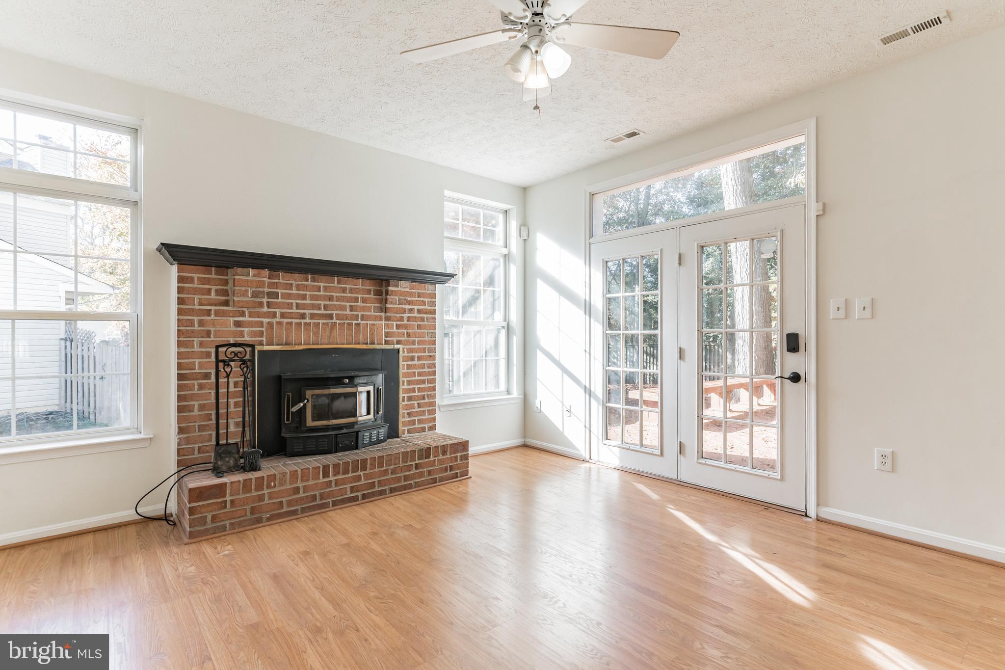 ST CHARLES SUB - HAMPSHIRE - Residential Lease