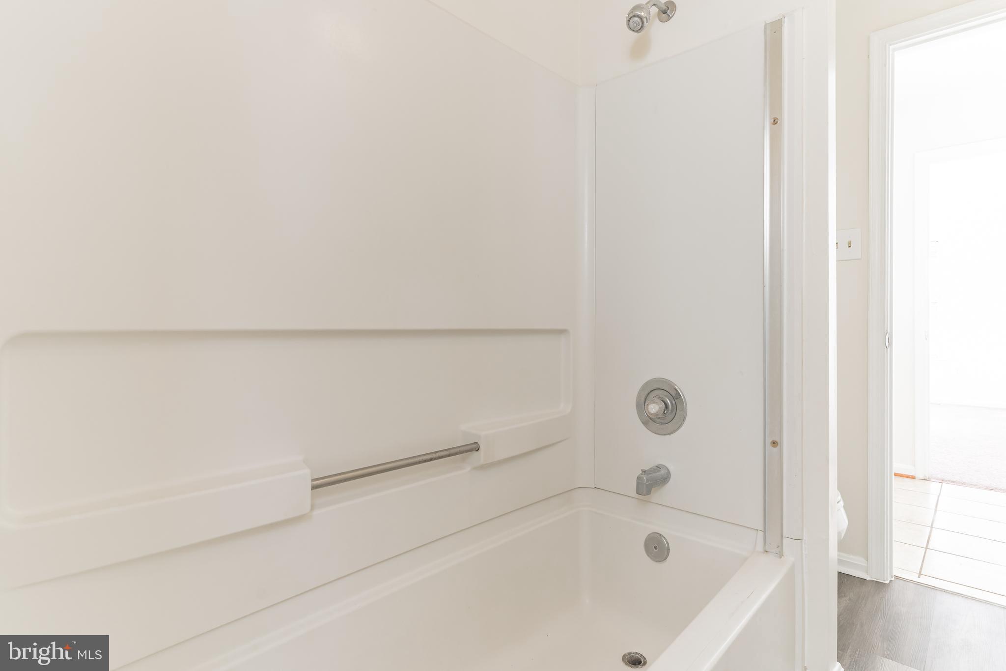 ST CHARLES SUB - HAMPSHIRE - Residential Lease