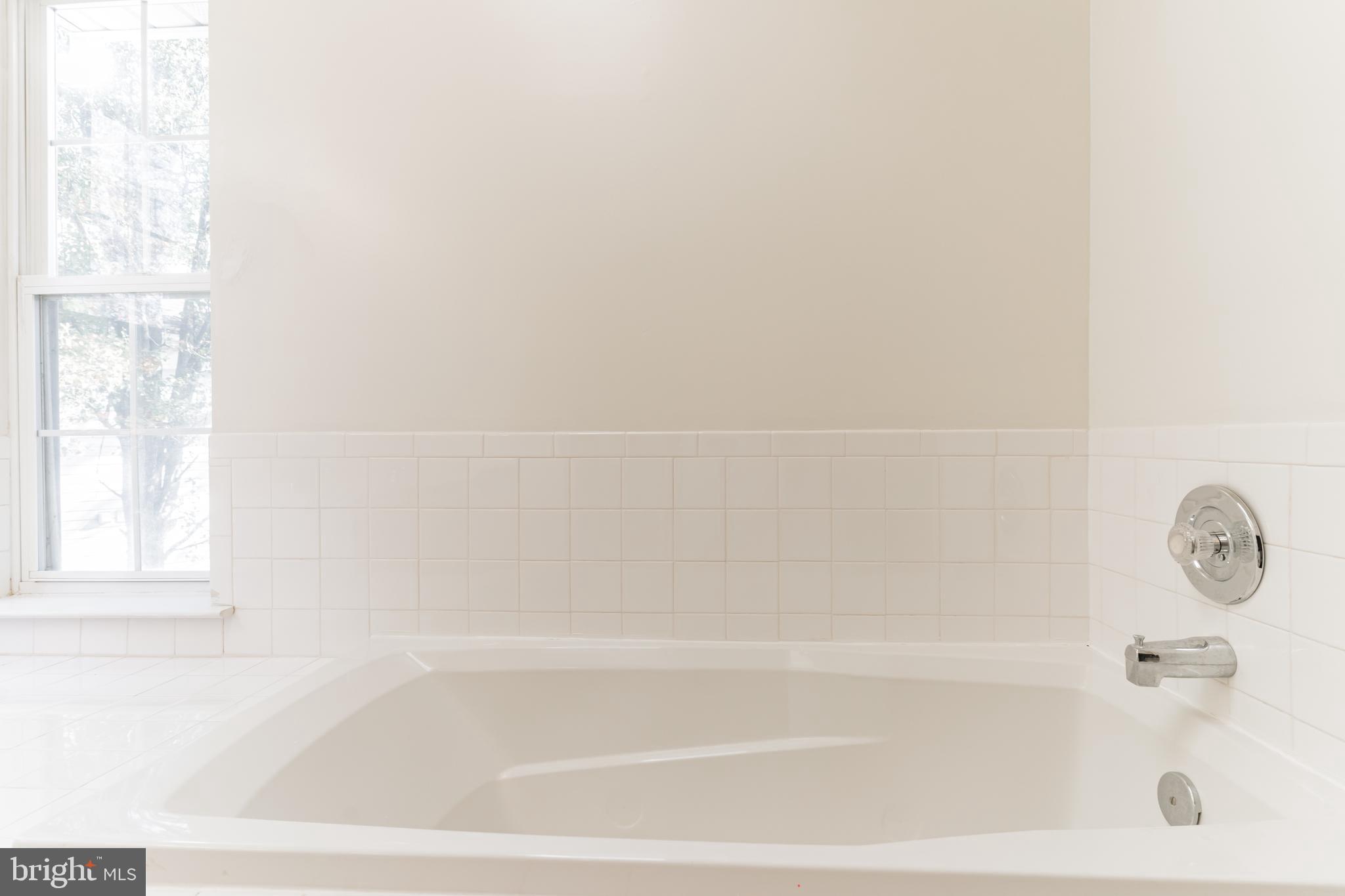 ST CHARLES SUB - HAMPSHIRE - Residential Lease