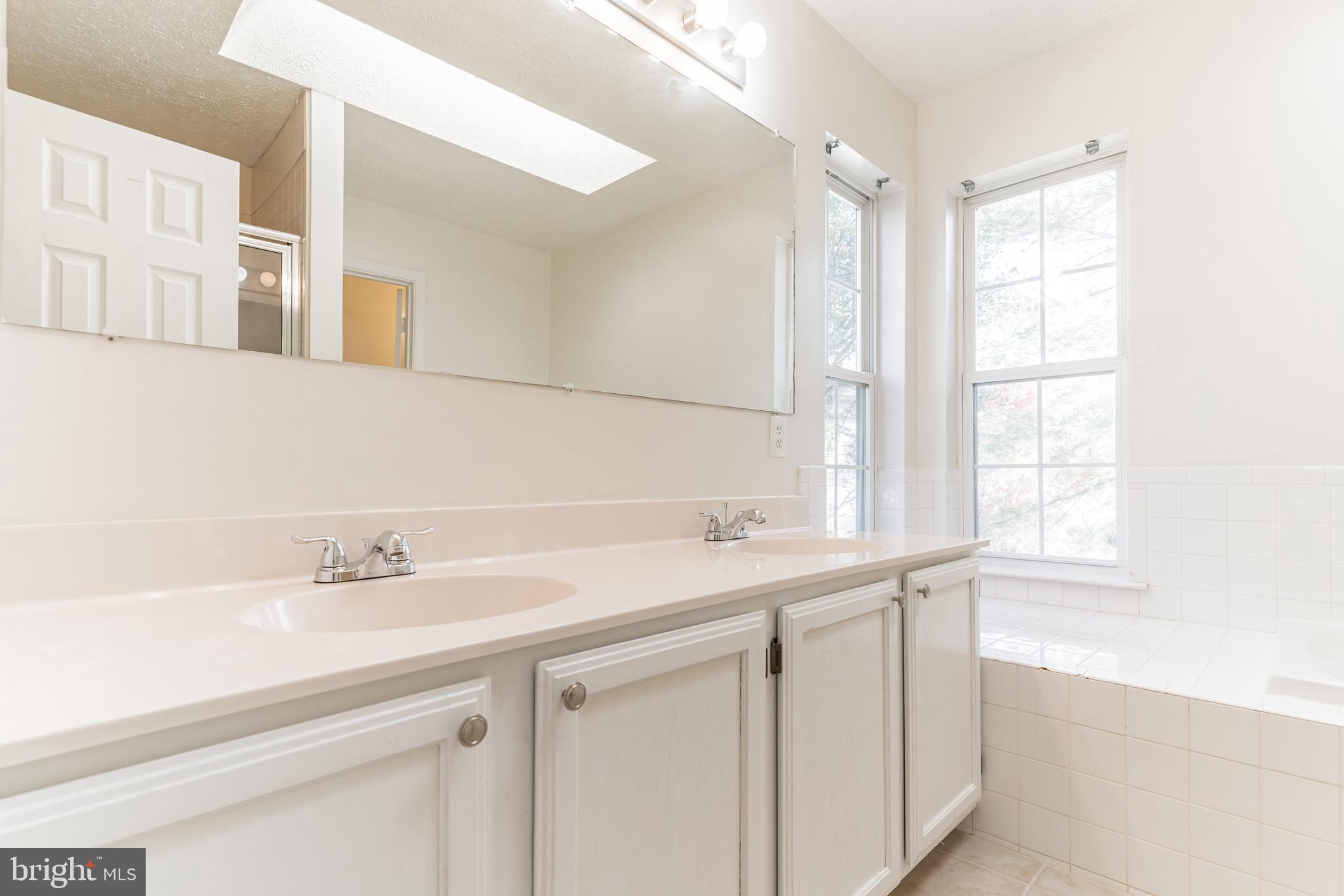 ST CHARLES SUB - HAMPSHIRE - Residential Lease