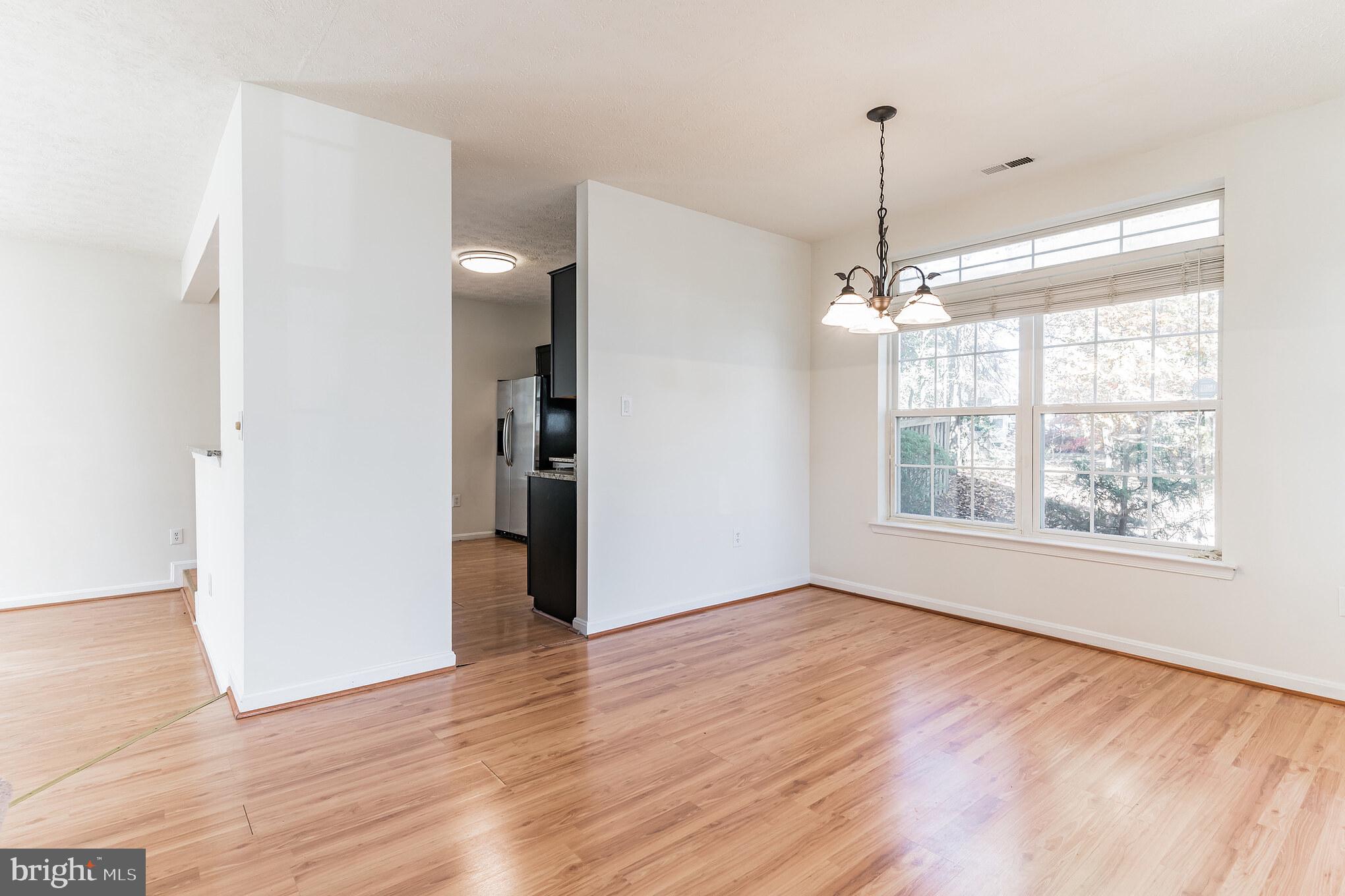 ST CHARLES SUB - HAMPSHIRE - Residential Lease