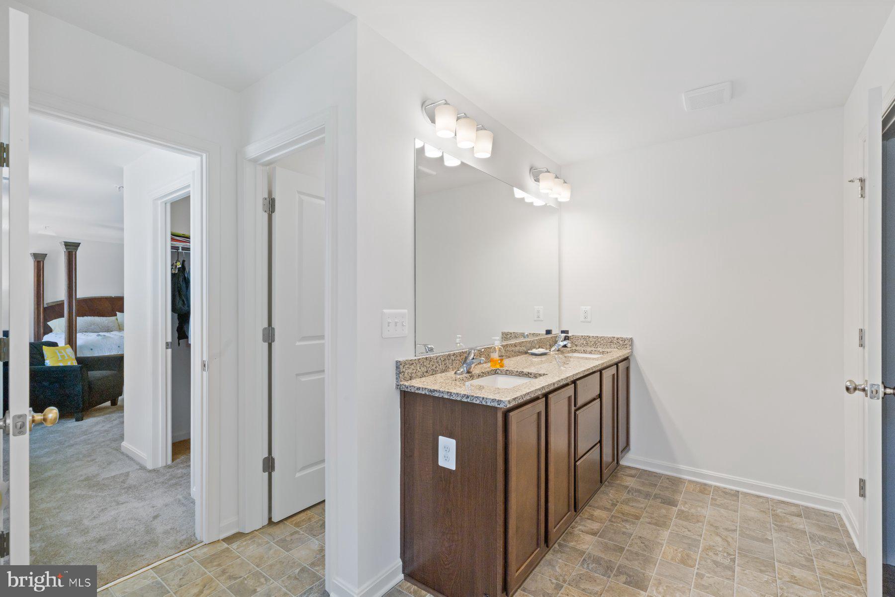 MONTGOMERY OAKS - Residential