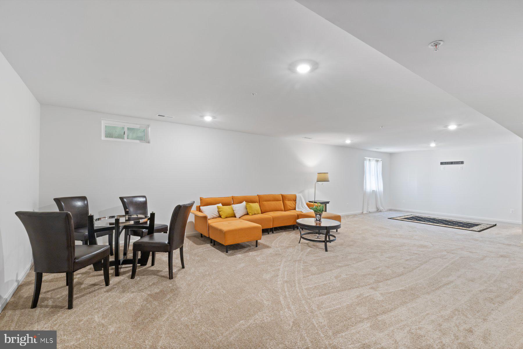 MONTGOMERY OAKS - Residential