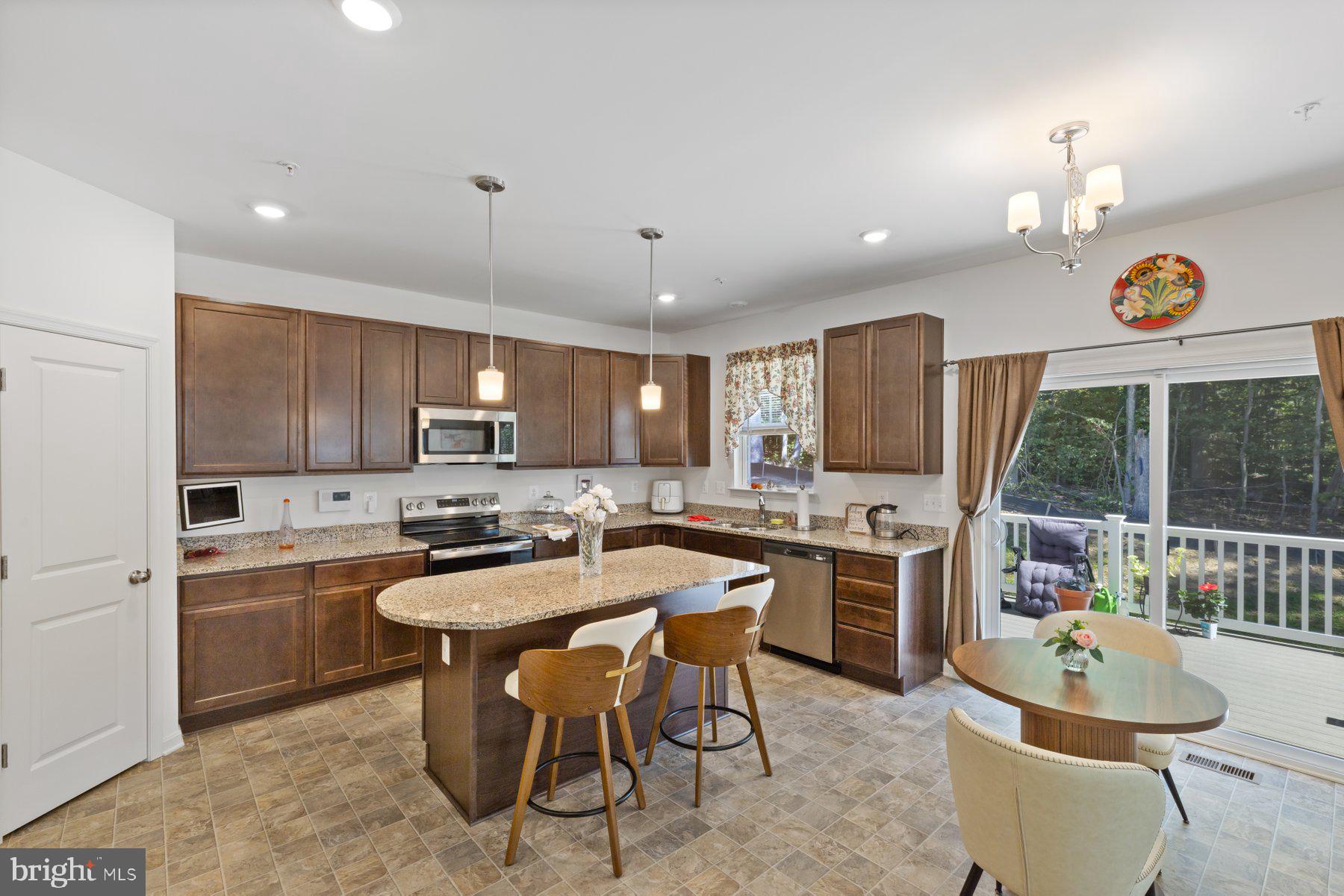 MONTGOMERY OAKS - Residential