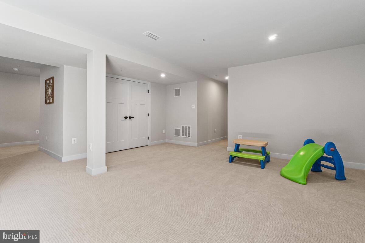 WOODRIDGE AT LAKE LINGANORE - Residential