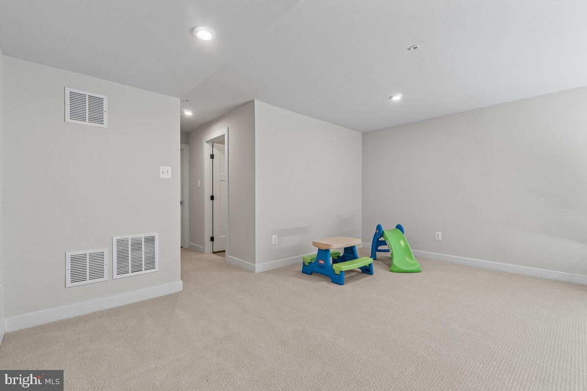 WOODRIDGE AT LAKE LINGANORE - Residential