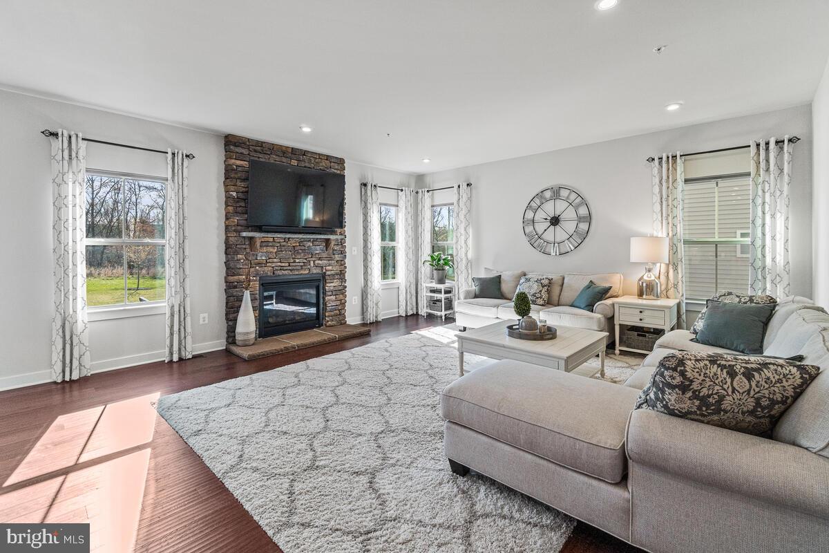 WOODRIDGE AT LAKE LINGANORE - Residential