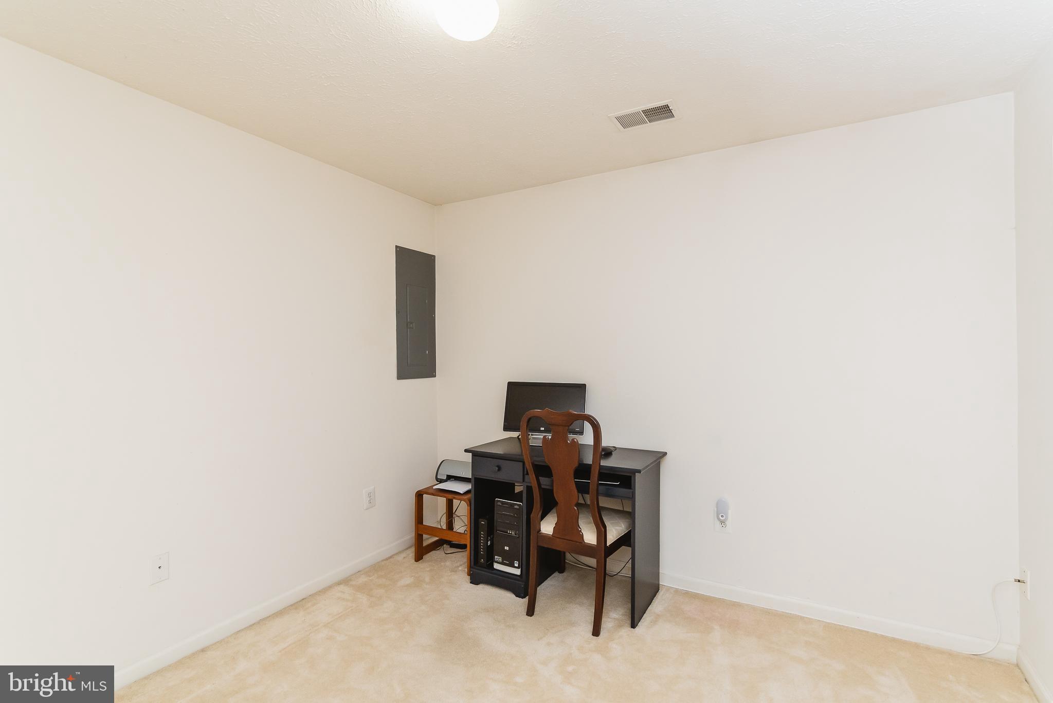 HOLLY WOODS - Residential