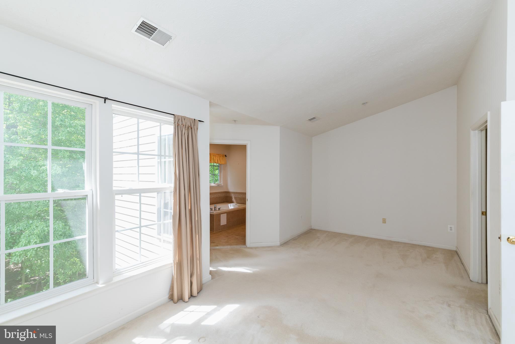 HOLLY WOODS - Residential