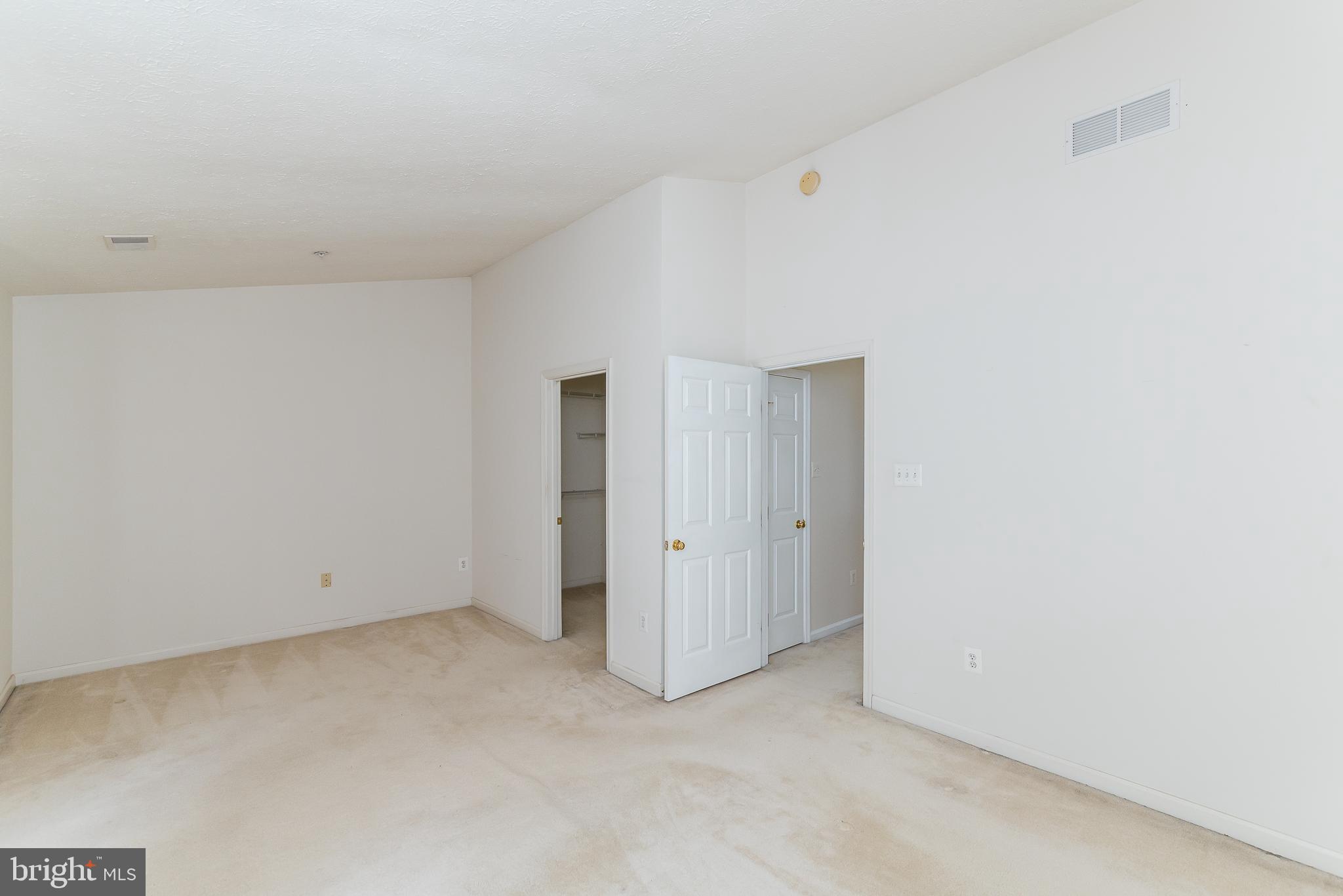 HOLLY WOODS - Residential