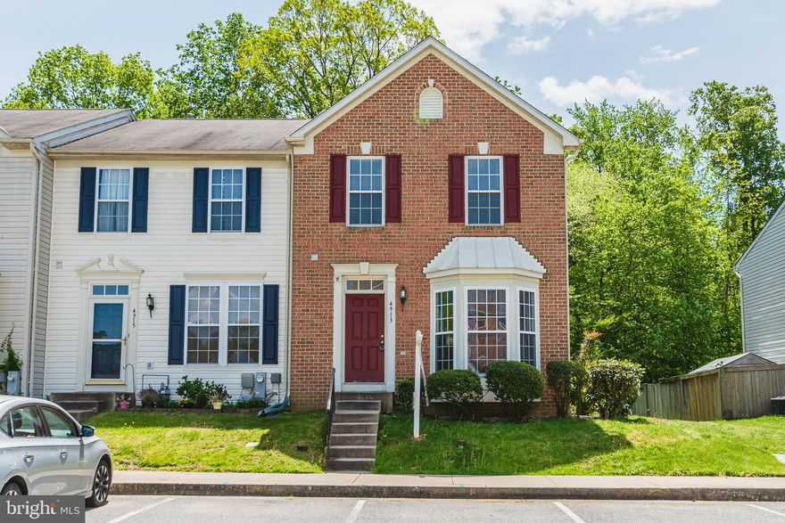 WELCOME HOME!  3 BEDROOM, 2.5 BATH END OF GROUP TOWNHOME BACKS TO WOODS--OPEN FLOOR CONCEPT WITH 9' CEILINGS--GOURMET KITCHEN WITH ISLAND, TABLE SPACE, SUNROOM AND "COFFEE DECK"--SPACIOUS BUMP-OUT ON ALL LEVELS--MASTER BEDROOM WITH MASTER BATH AND VAULTED CEILINGS--FINISHED LOWER LEVEL WITH POSSIBLE 4TH BEDROOM, REC ROOM AND SO MUCH MORE!