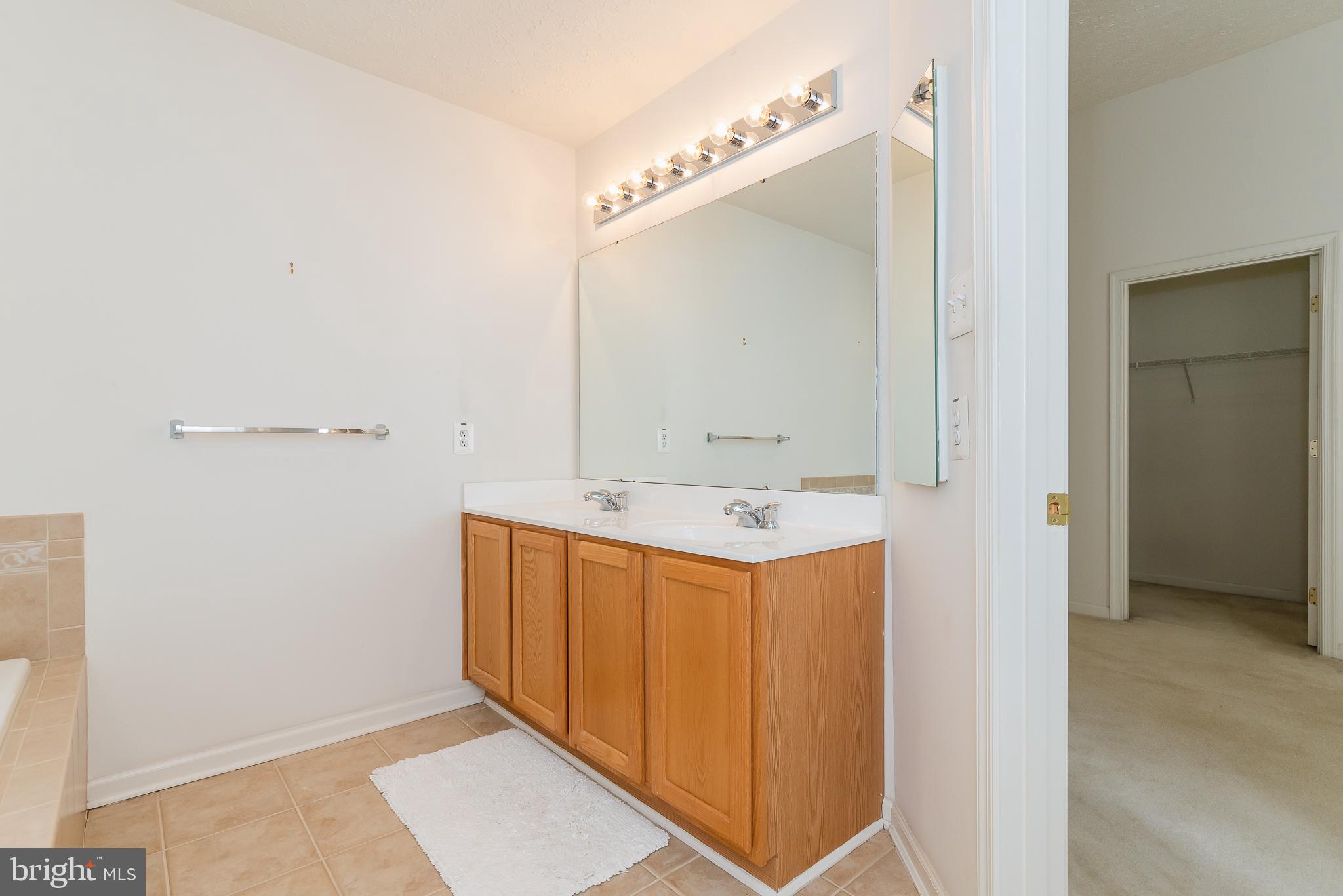 HOLLY WOODS - Residential