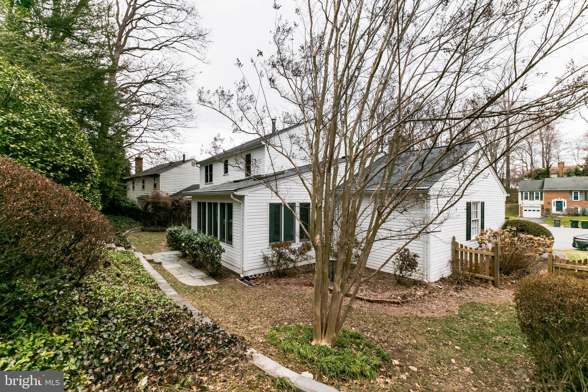 4916 GLOXINIA COURT