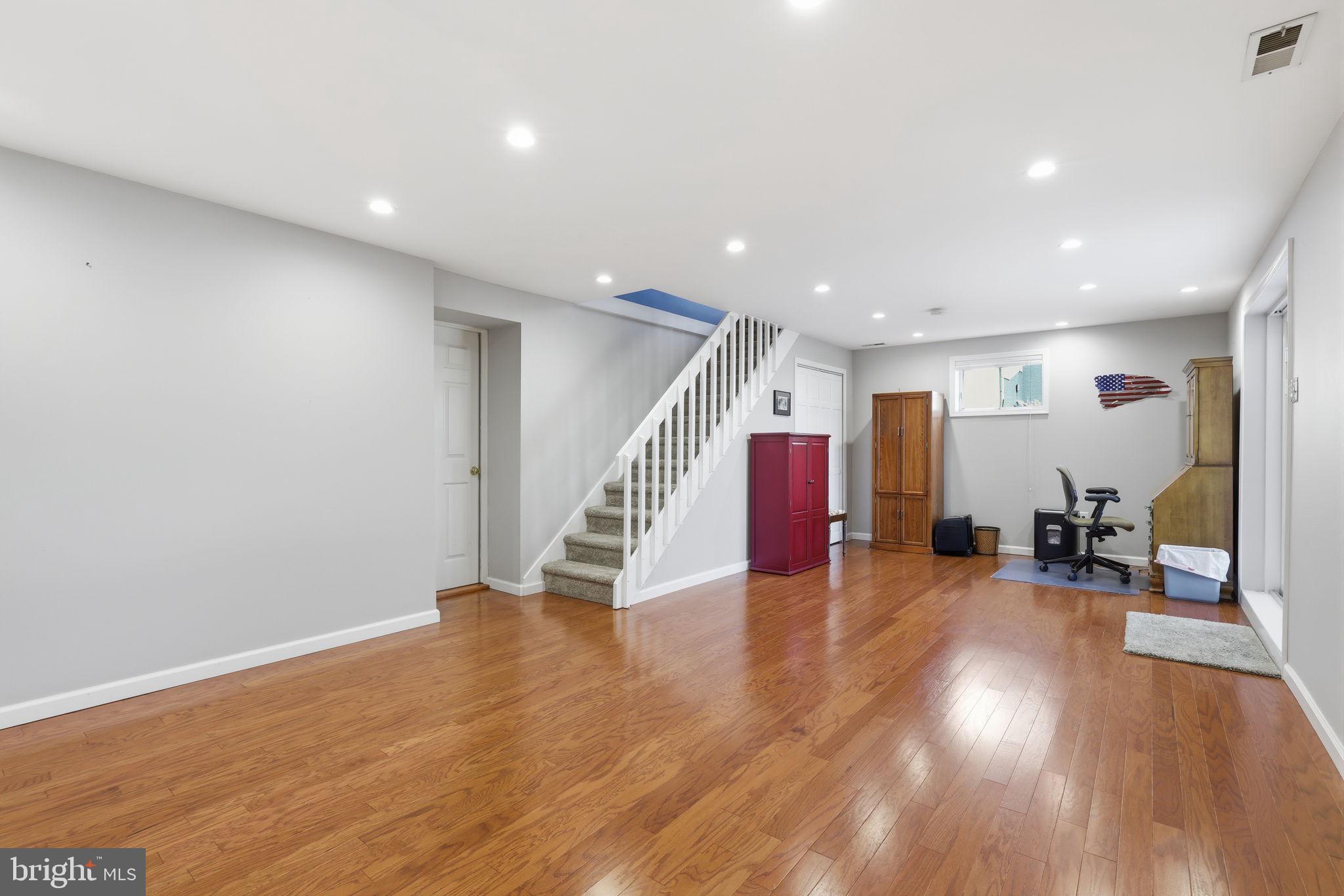 SOUTHAMPTON HGHTS - Residential