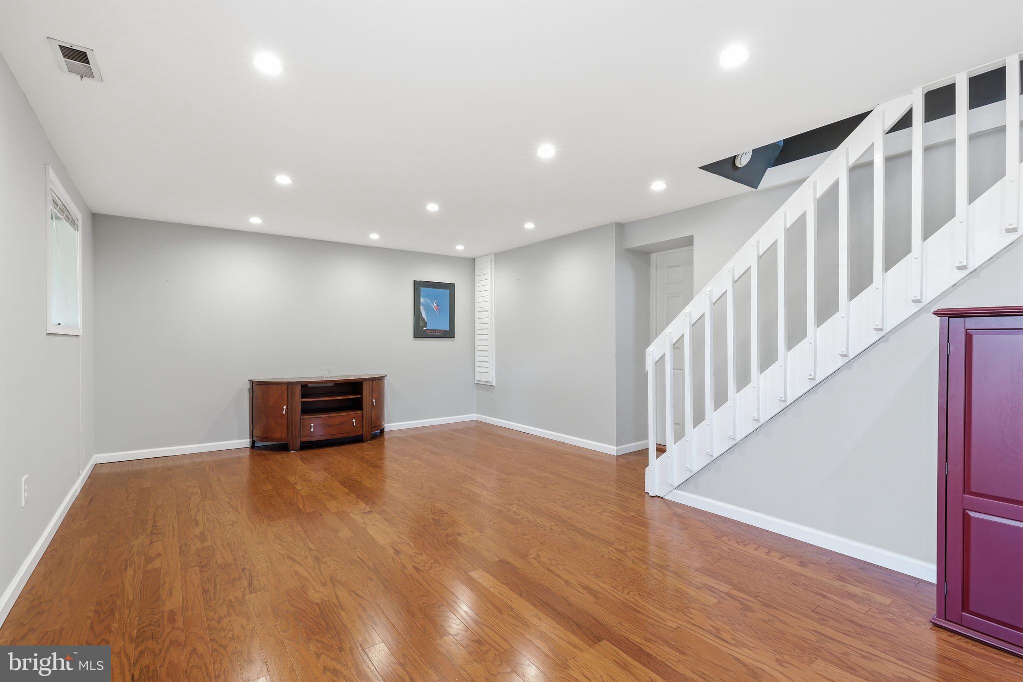 SOUTHAMPTON HGHTS - Residential